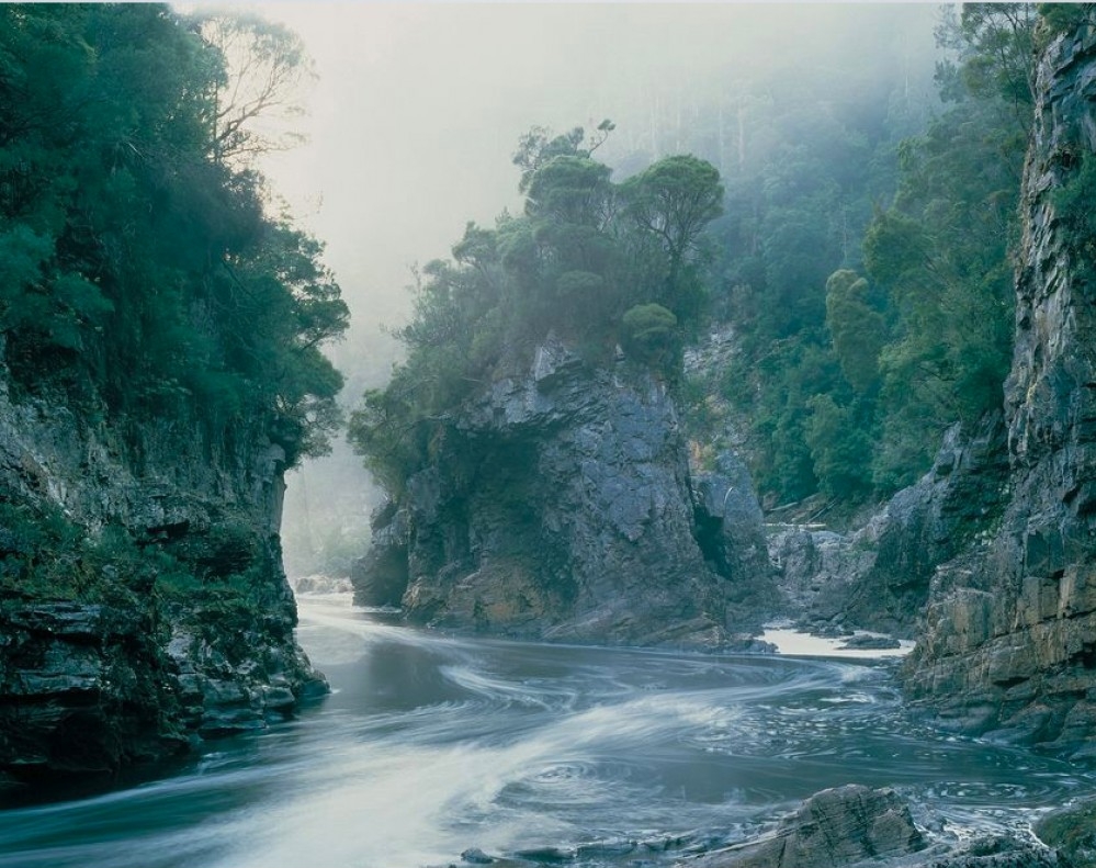  photograph of Rock Island Bend along the Franklin River taken by Peter Dombrovskis